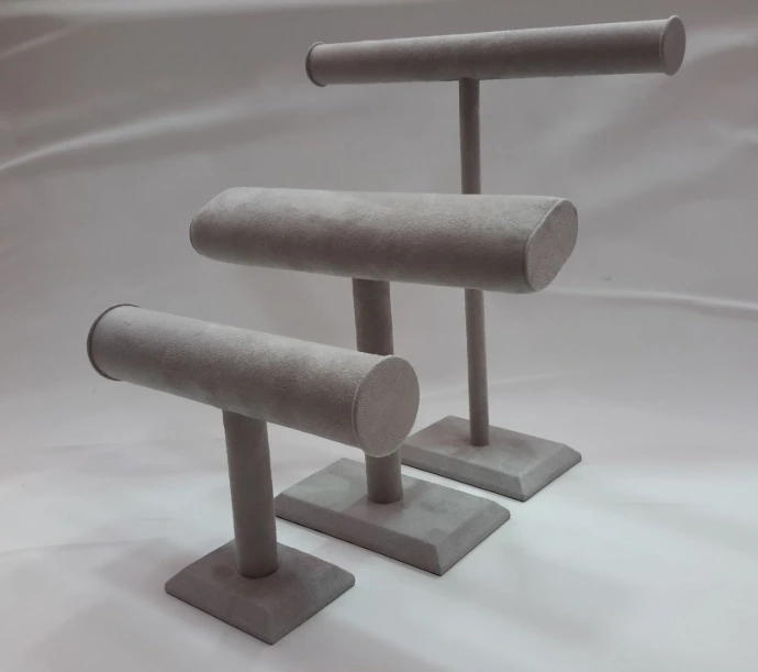 Elegant single-line bangle stand designed to display bangles neatly while enhancing their visibility and presentation.